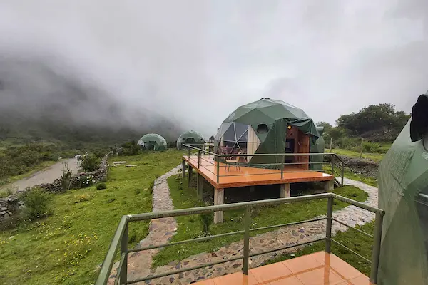 Glamping vs. traditional camping in Peru