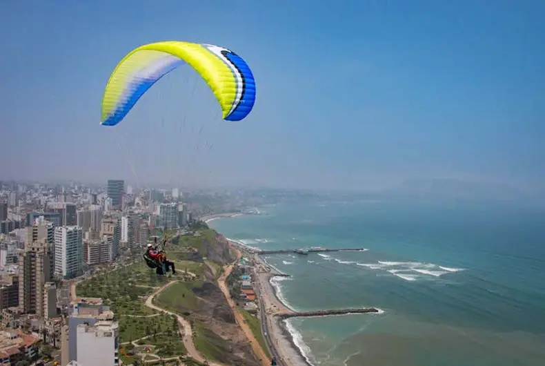 Try Paragliding in Miraflores