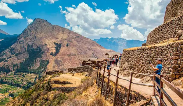 What is the Sacred Valley tour from Urubamba
