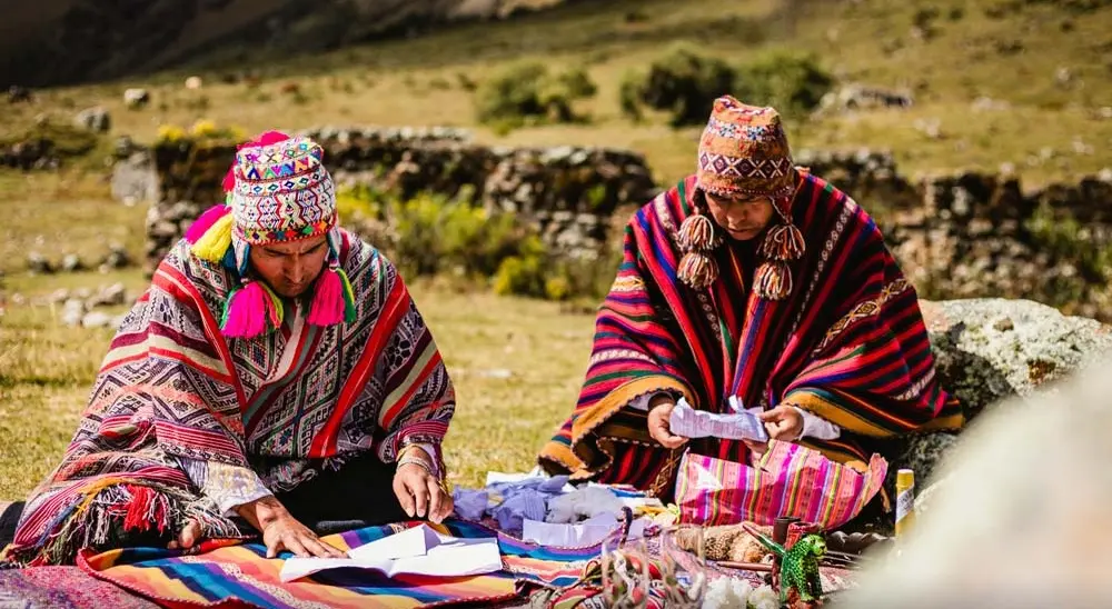 personas celebrando la tradicion cusqueña